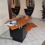 Der Thekenbereich vor der Renovierung des Friseursalon