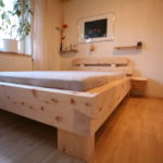 Balkenbett aus Zirbenholz