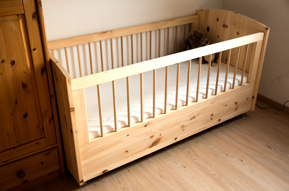 Kinderbett Babybett aus Zirbenholz
